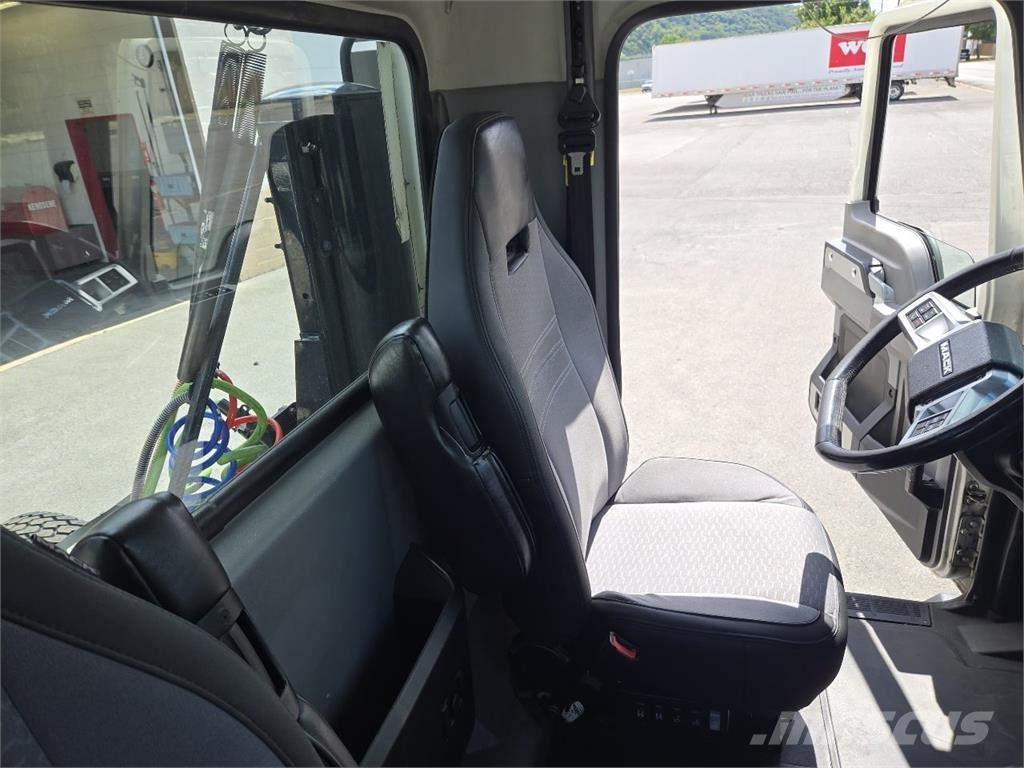 Mack AN64T Traktorske jedinice