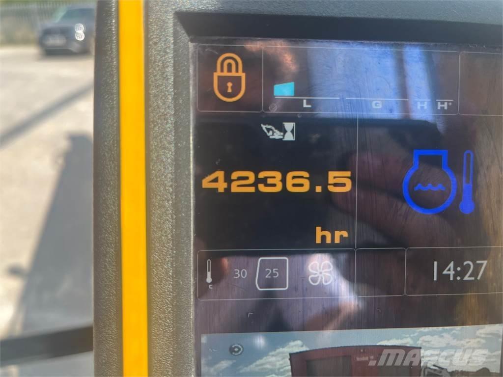 JCB JS130 LC Bageri gusjeničari