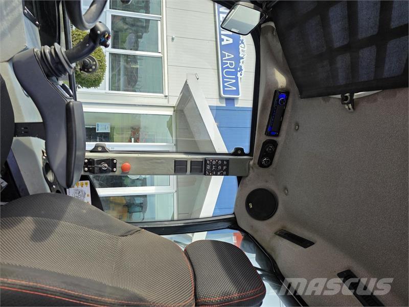 GiANT V761 Utovarivači na kotačima