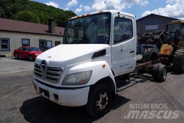 Hino 145 Kamioni-šasije