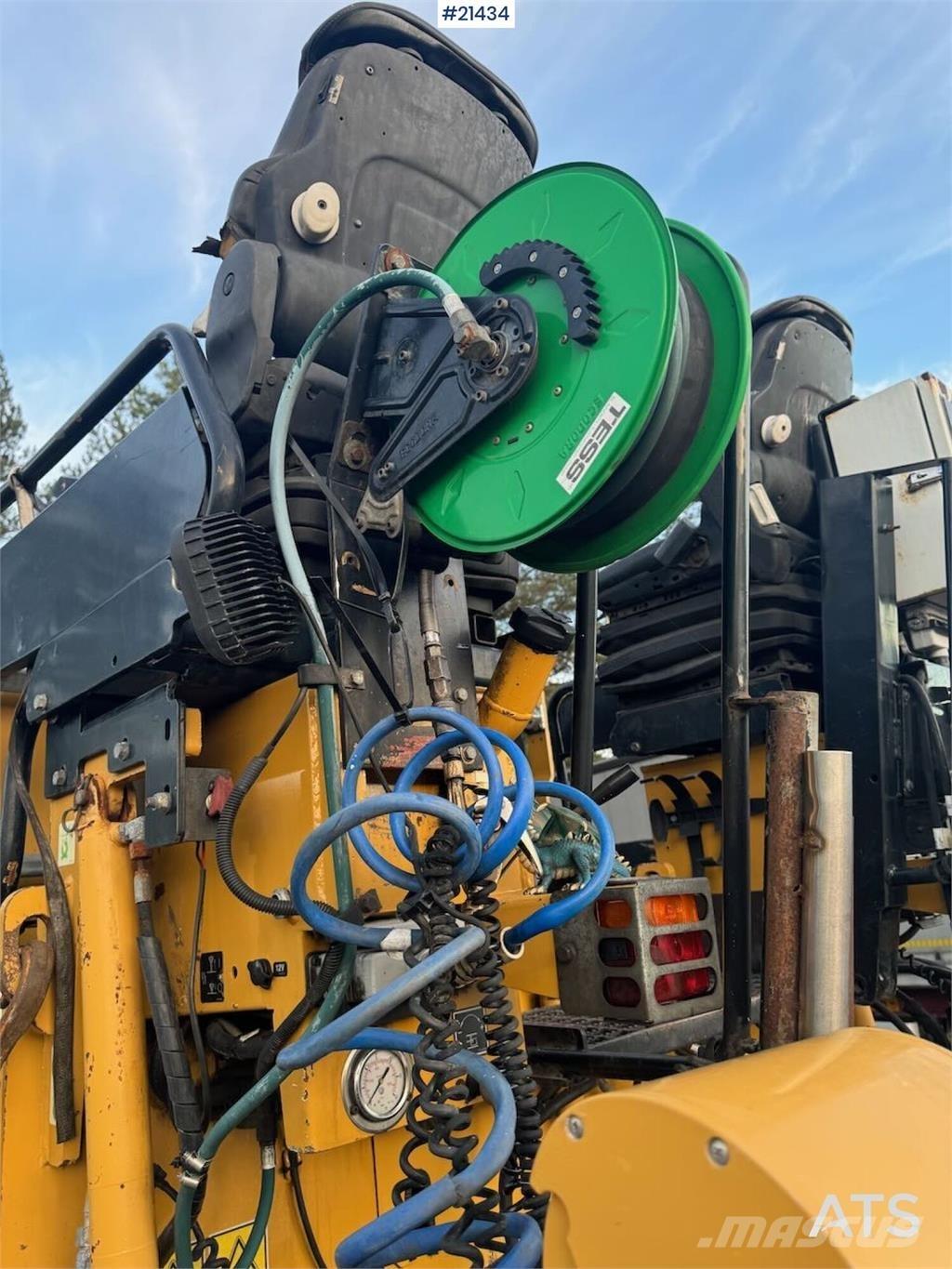 CAT AP 300 Asfaltni finišeri