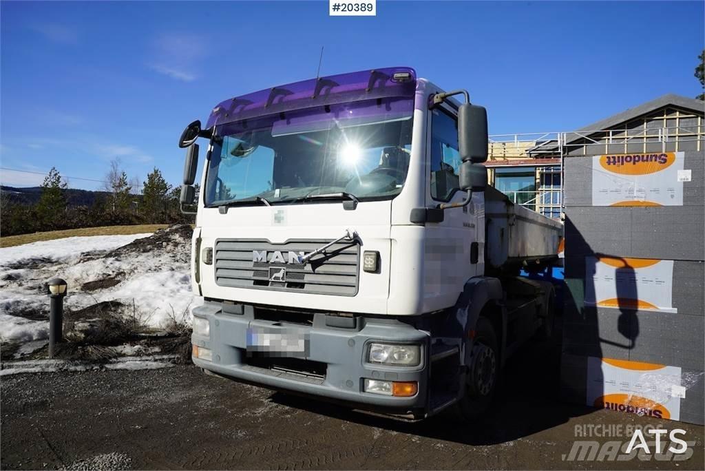 MAN TGM 18.330 Rol kiper kamioni s kukama za dizanje