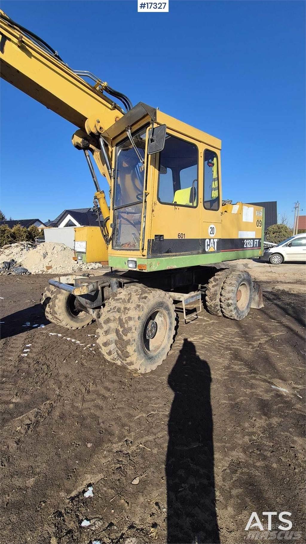 CAT 212BFT Bageri na kotačima