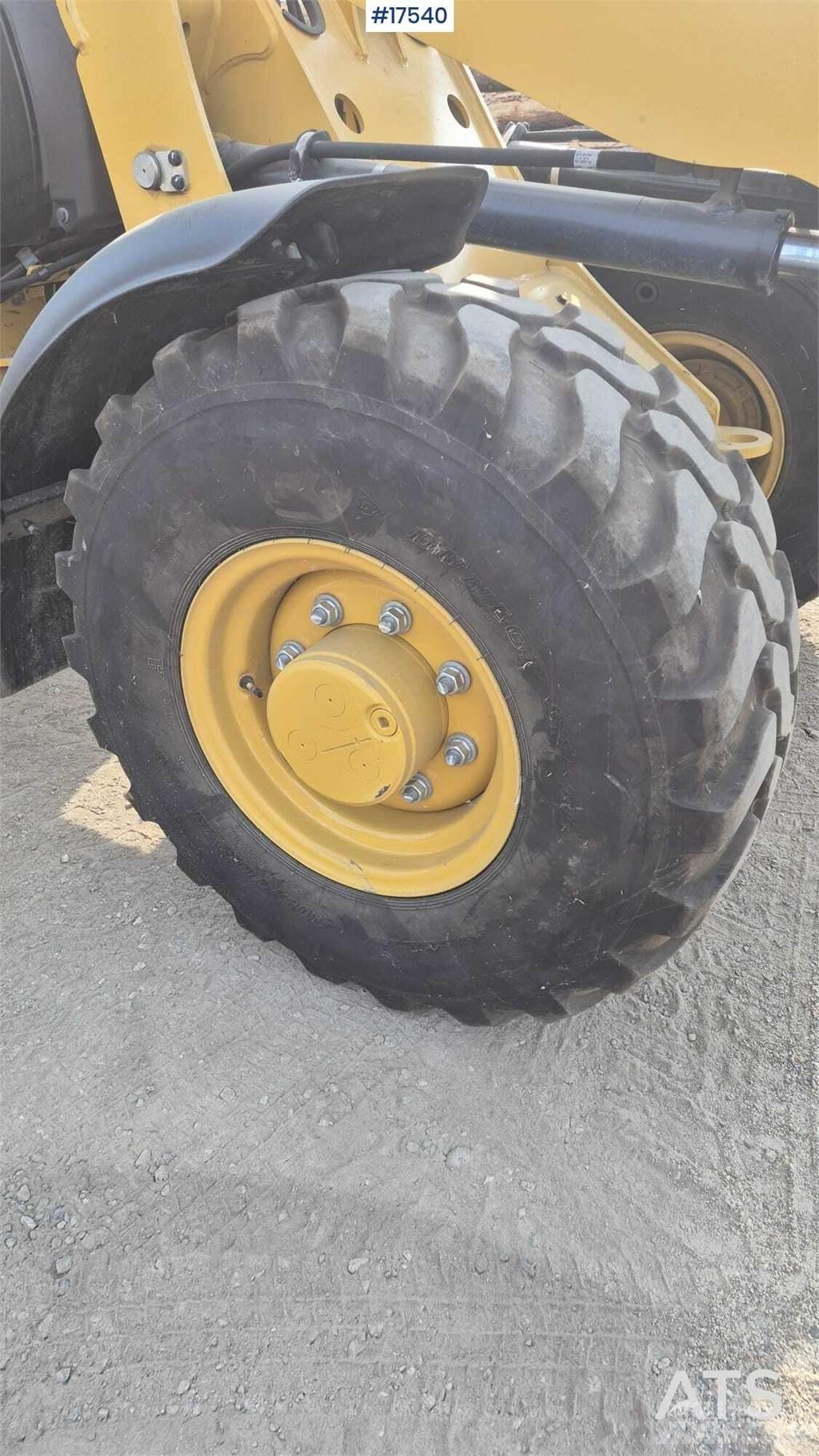 CAT 906M Utovarivači na kotačima