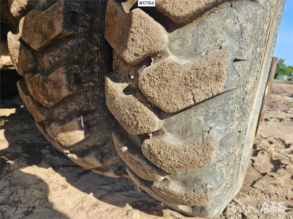 CAT M316C Bageri na kotačima