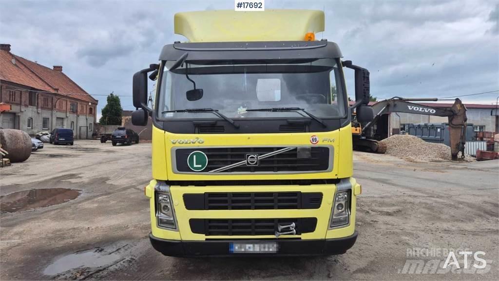 Volvo FM 440 Rol kiper kamioni s kukama za dizanje