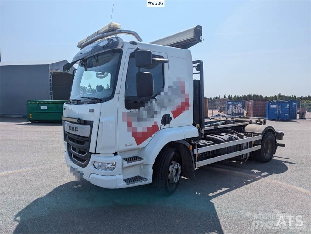 DAF FA LF260I  Rol kiper kamioni s kukama za dizanje