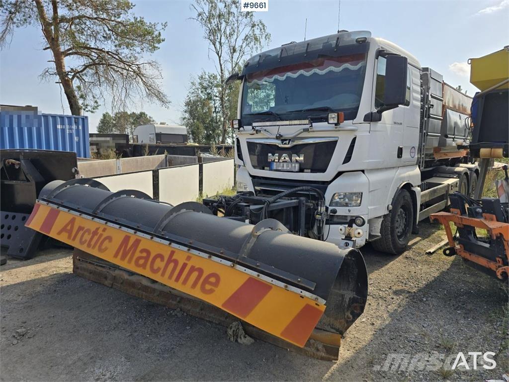 MAN TGX 25.500 Rol kiper kamioni s kukama za dizanje