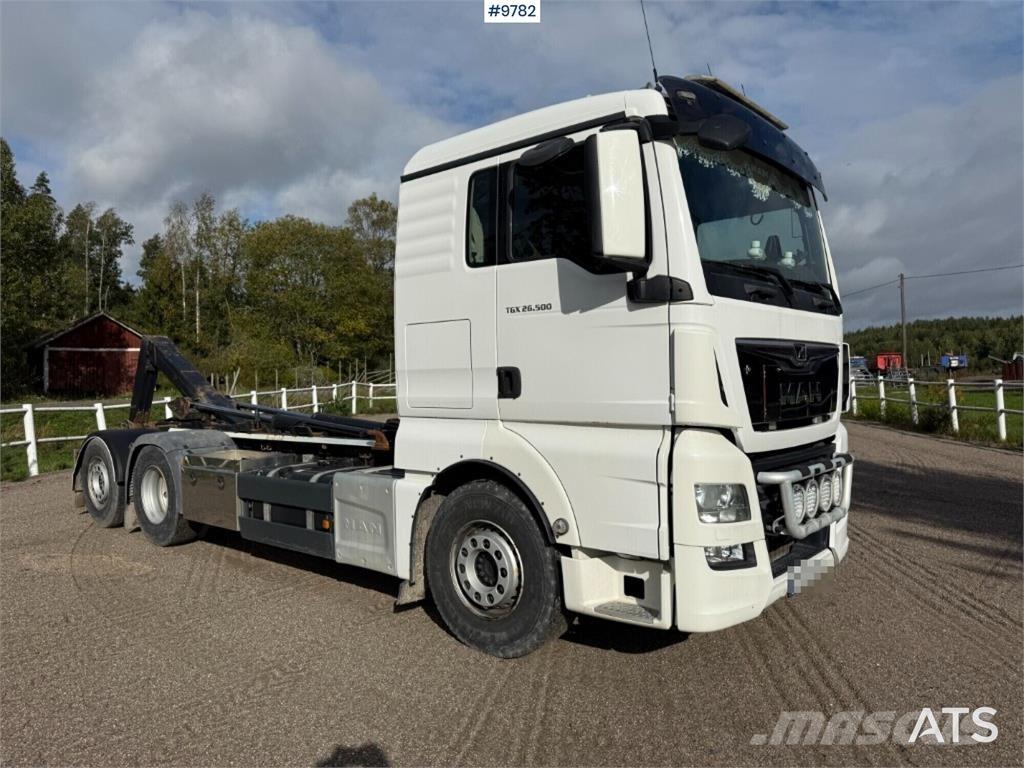 MAN TGX 26.500 6X2 Rol kiper kamioni s kukama za dizanje