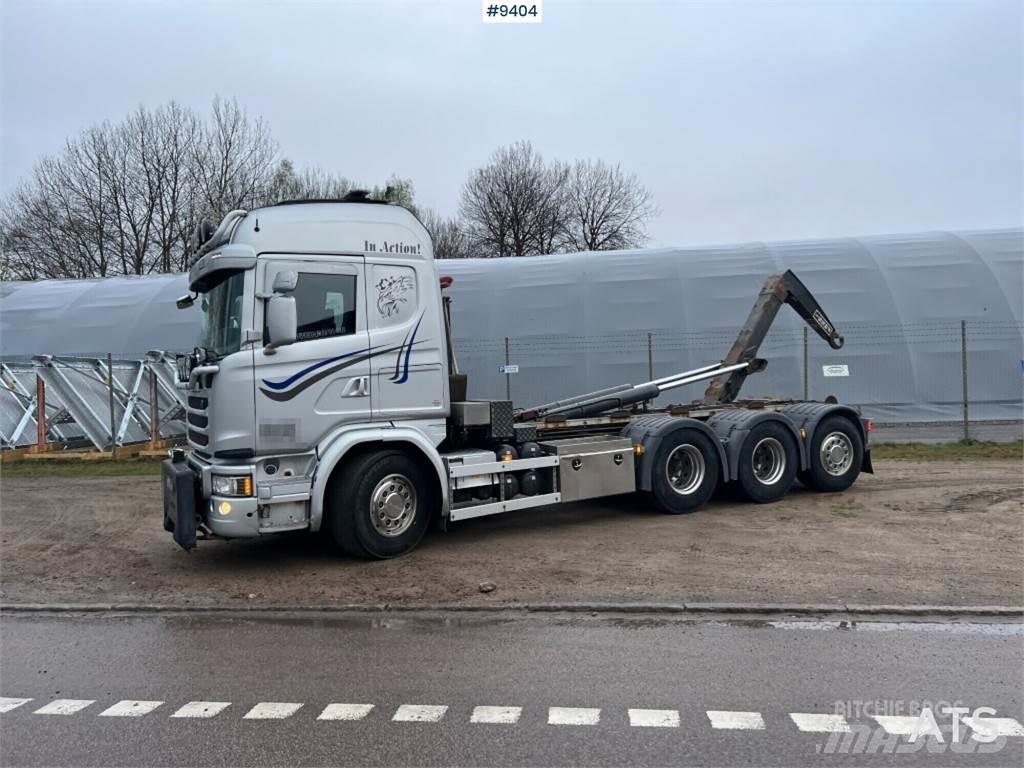 Scania G490 Rol kiper kamioni s kukama za dizanje