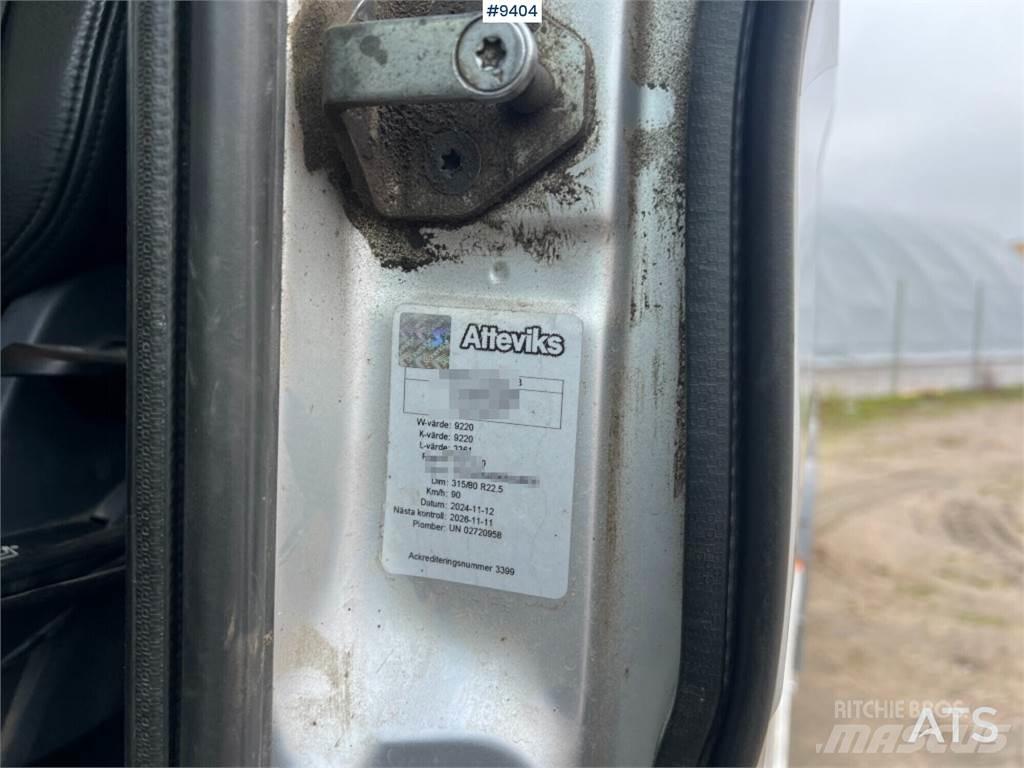 Scania G490 Rol kiper kamioni s kukama za dizanje