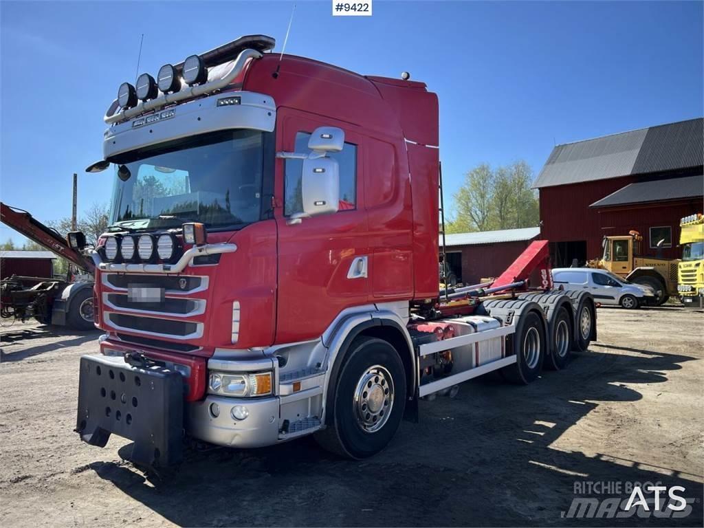 Scania G490 Rol kiper kamioni s kukama za dizanje