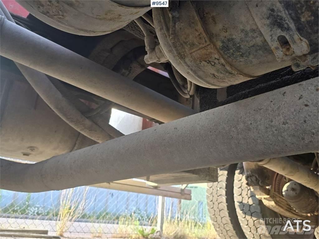 Scania P124 Rol kiper kamioni s kukama za dizanje