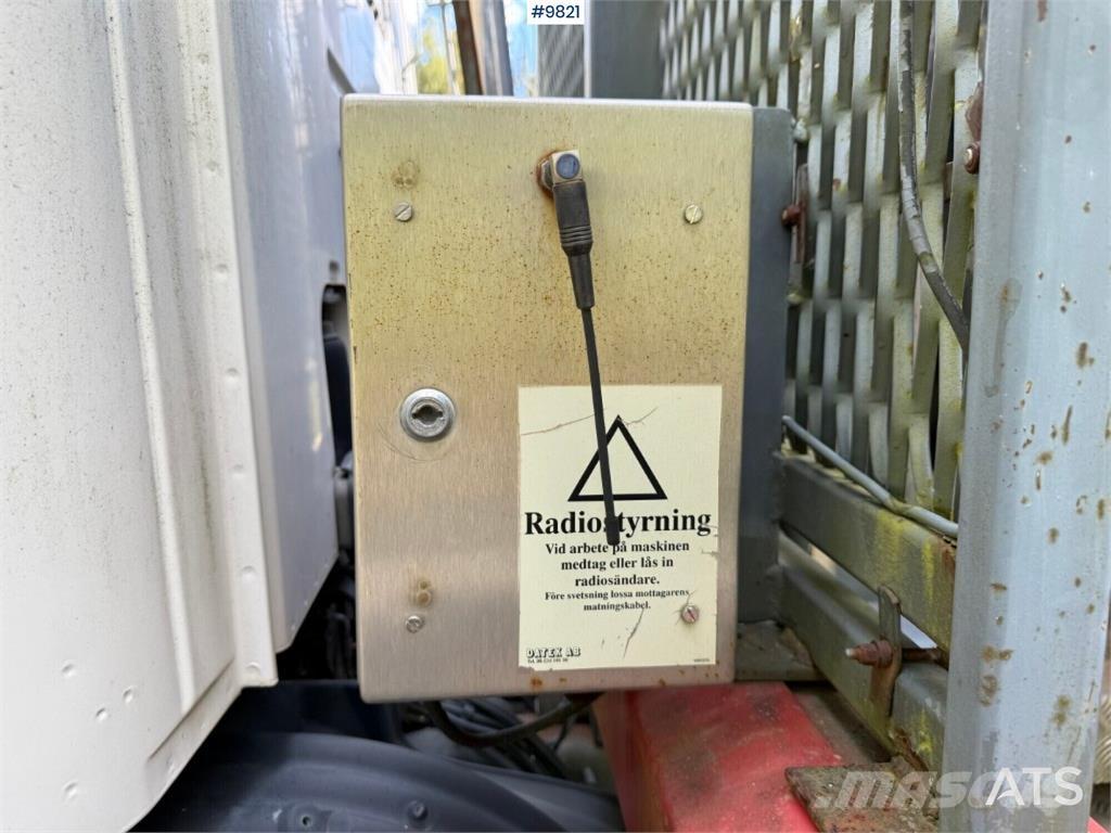 Scania P124GB Rol kiper kamioni s kukama za dizanje