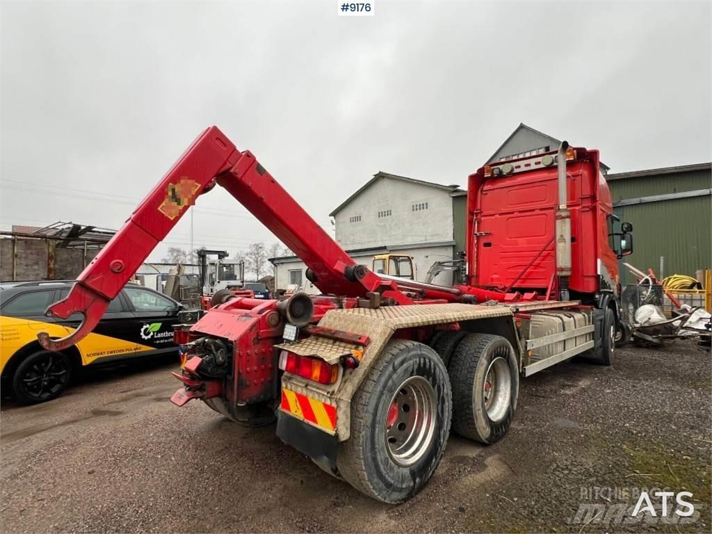 Scania R144GB6X4NA530 Rol kiper kamioni s kukama za dizanje