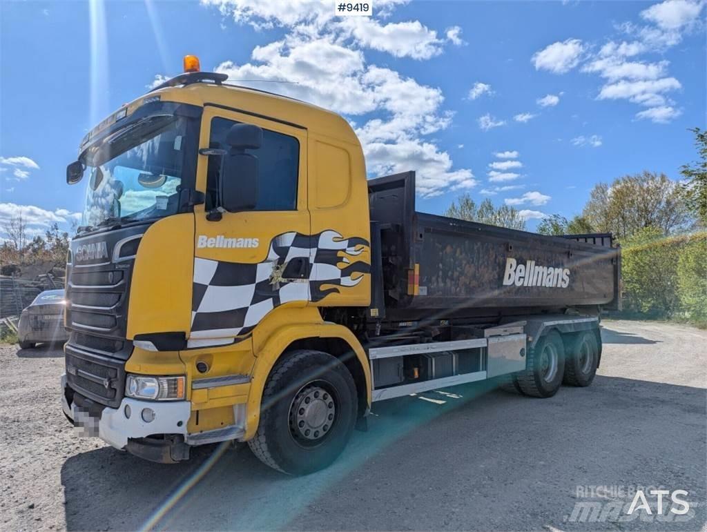Scania R520 Rol kiper kamioni s kukama za dizanje