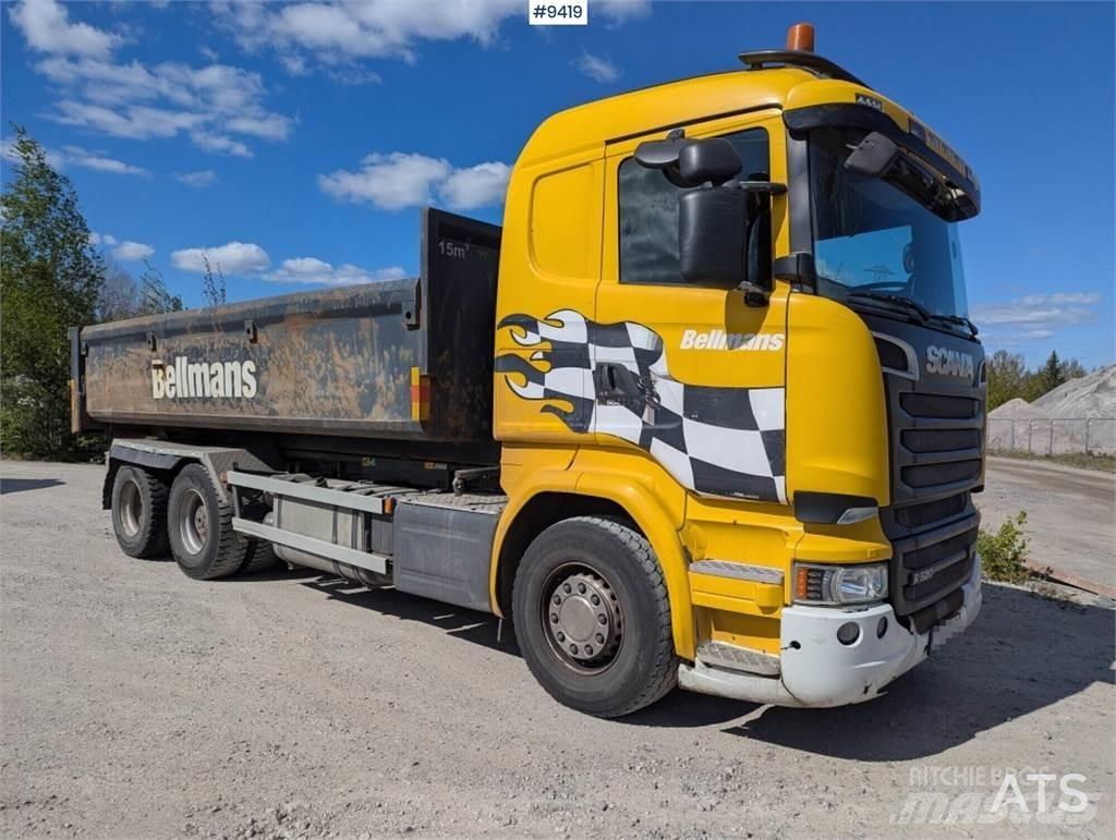 Scania R520 Rol kiper kamioni s kukama za dizanje