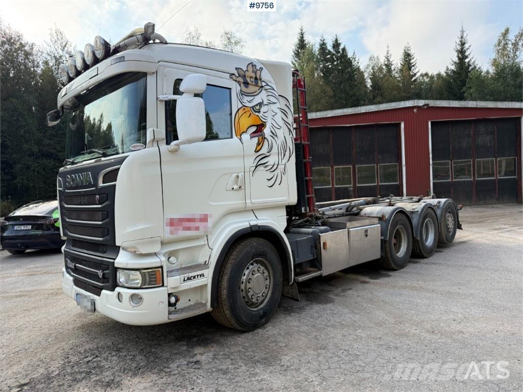 Scania R560 8X4 Rol kiper kamioni s kukama za dizanje