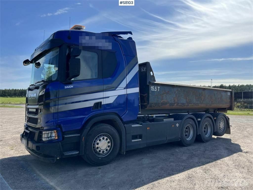 Scania R580 Rol kiper kamioni s kukama za dizanje