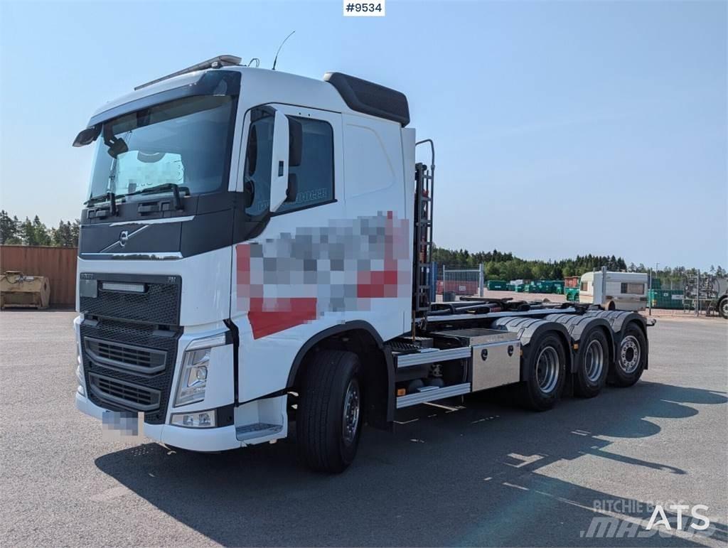 Volvo FH 84TR Rol kiper kamioni s kukama za dizanje