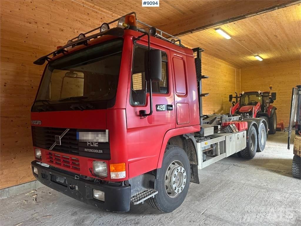 Volvo FL12 Rol kiper kamioni s kukama za dizanje