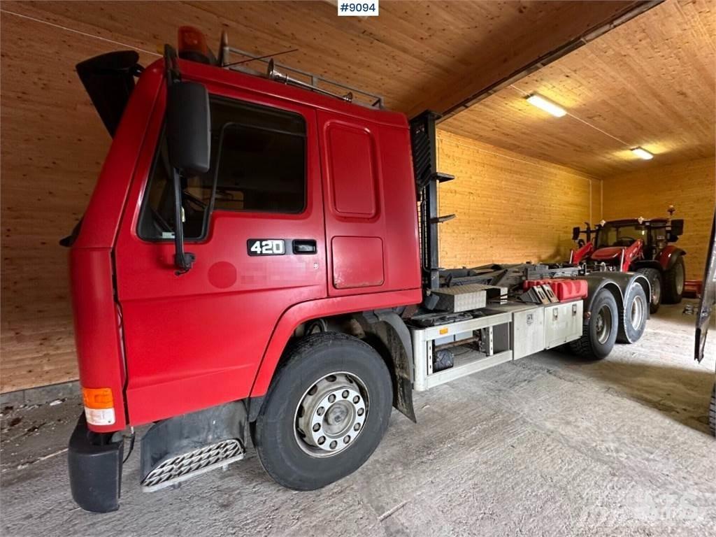 Volvo FL12 Rol kiper kamioni s kukama za dizanje