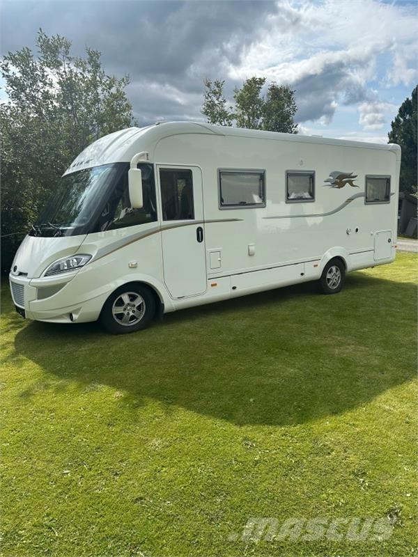  Campingbil Kamperi i kamp prikolice