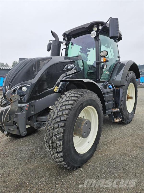 Valtra S374 Traktori