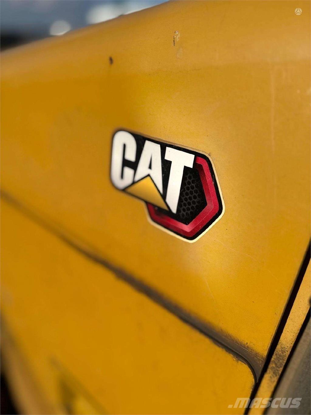 CAT D5 K Buldožeri gusjeničari