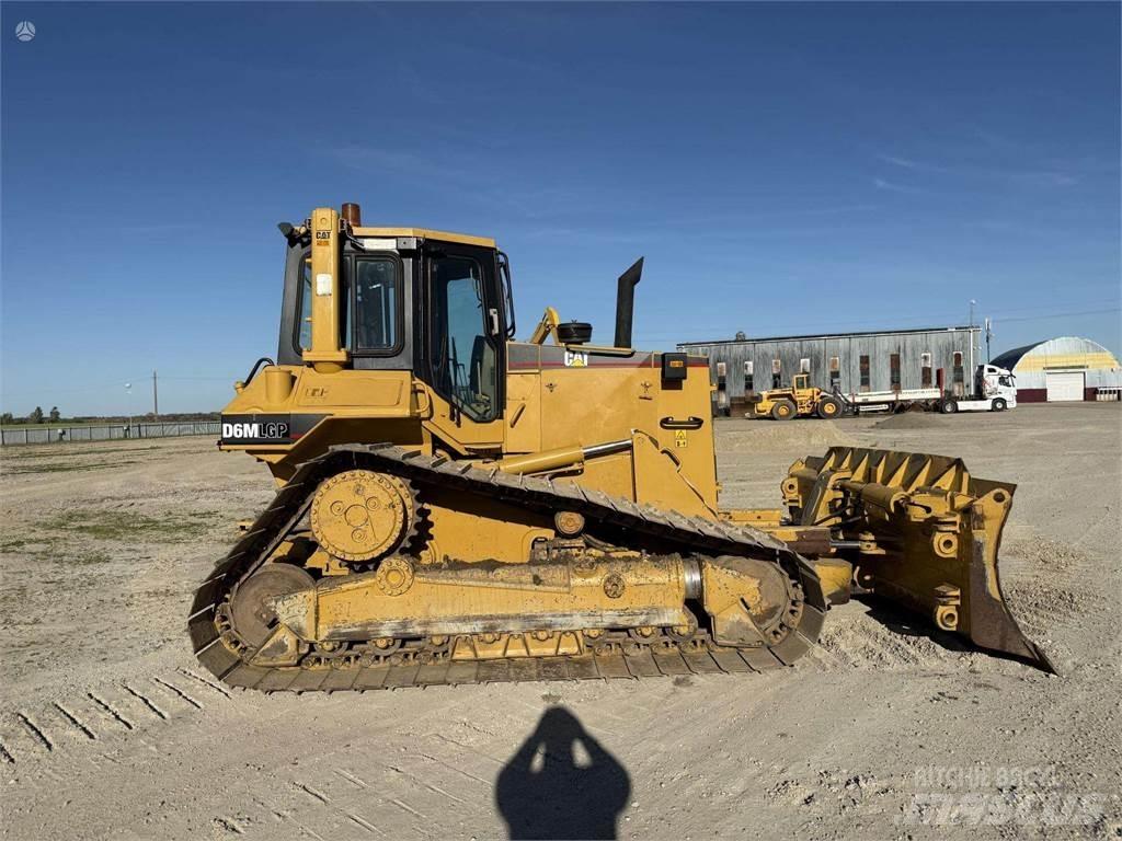 CAT D6M LGP Buldožeri gusjeničari