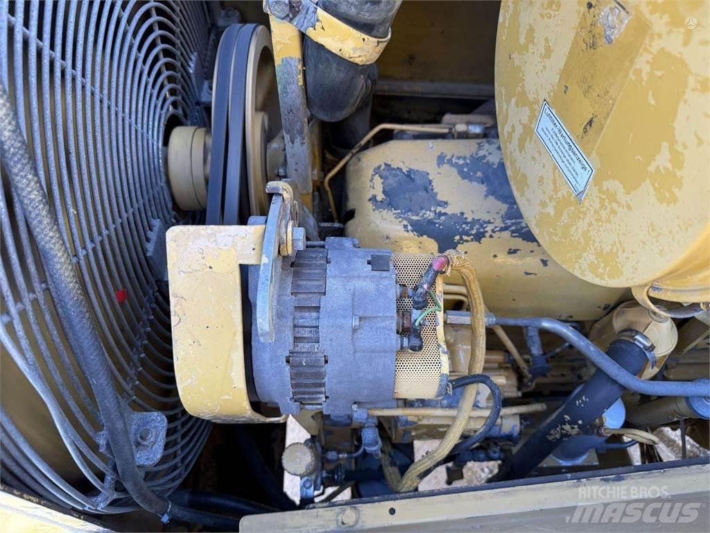 CAT D6M LGP Buldožeri gusjeničari