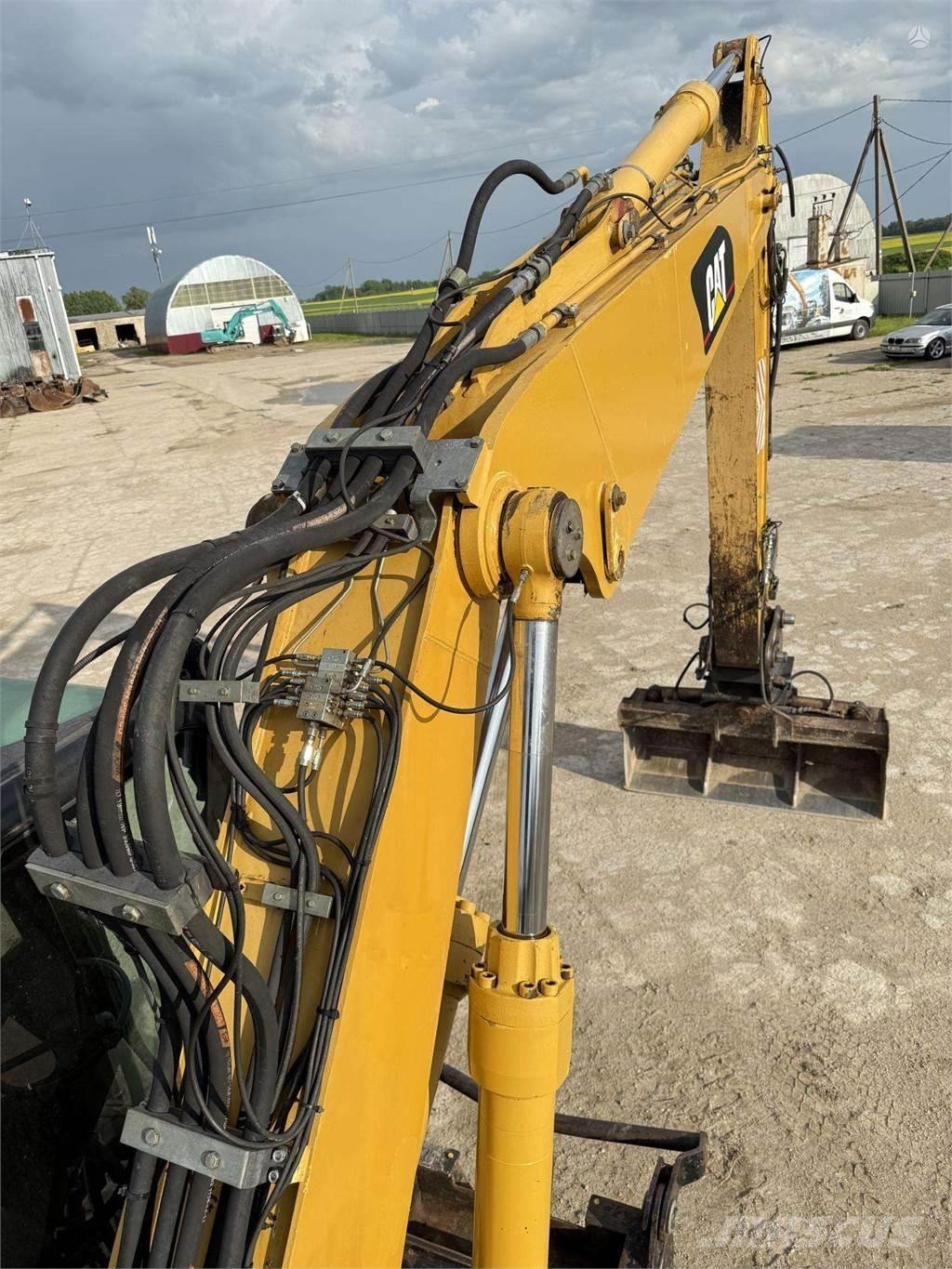 CAT M315C Bageri na kotačima