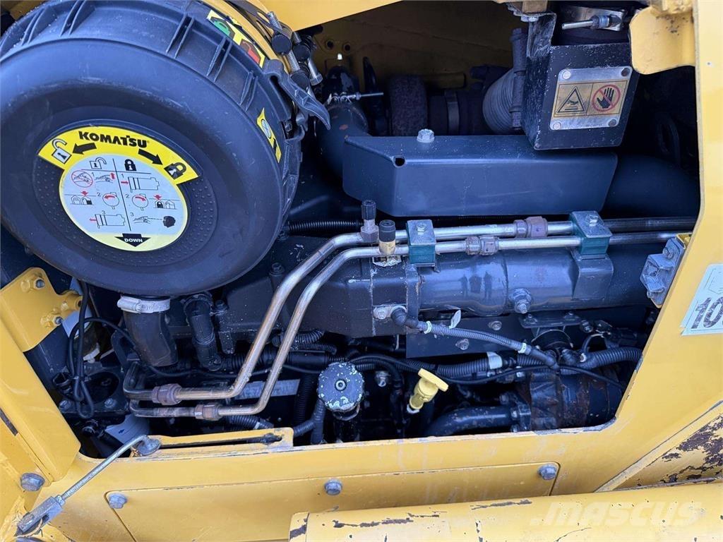 Komatsu D51PX-22 Buldožeri gusjeničari
