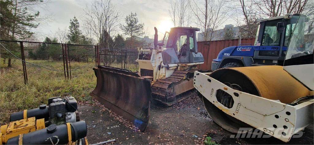 Komatsu D61PX-12 Buldožeri gusjeničari