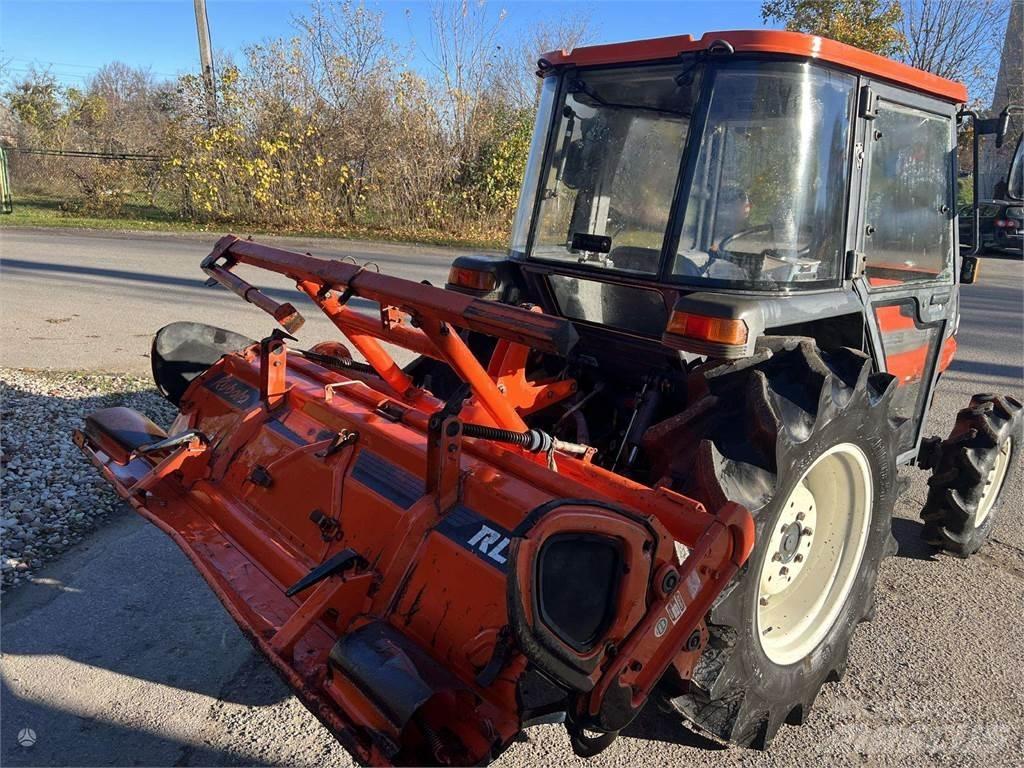 Kubota GL320 Traktori