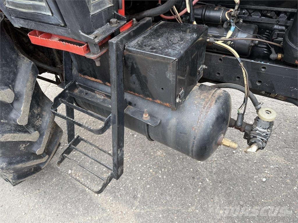  LTZ 55A Traktori