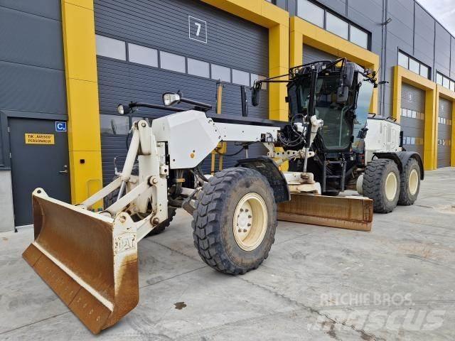 CAT 120AWD Grejderi