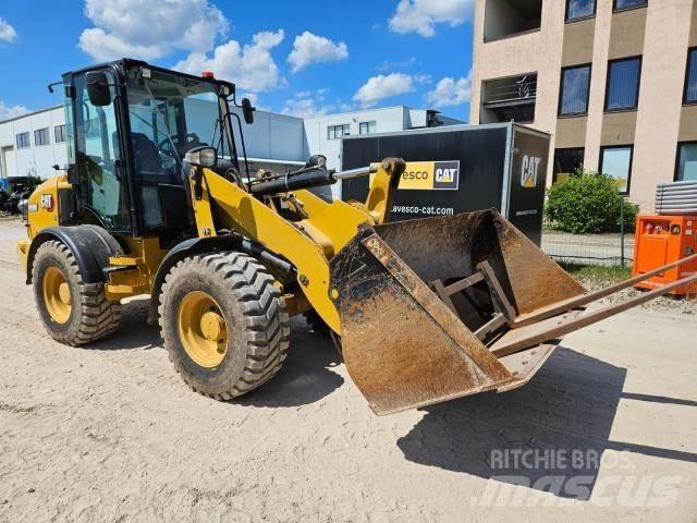 CAT 908M Utovarivači na kotačima