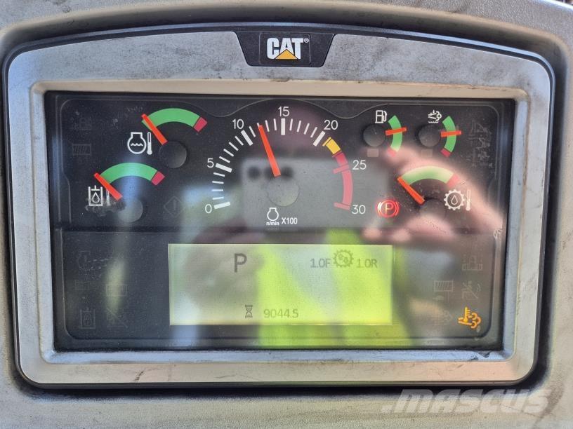 CAT D9T Buldožeri gusjeničari