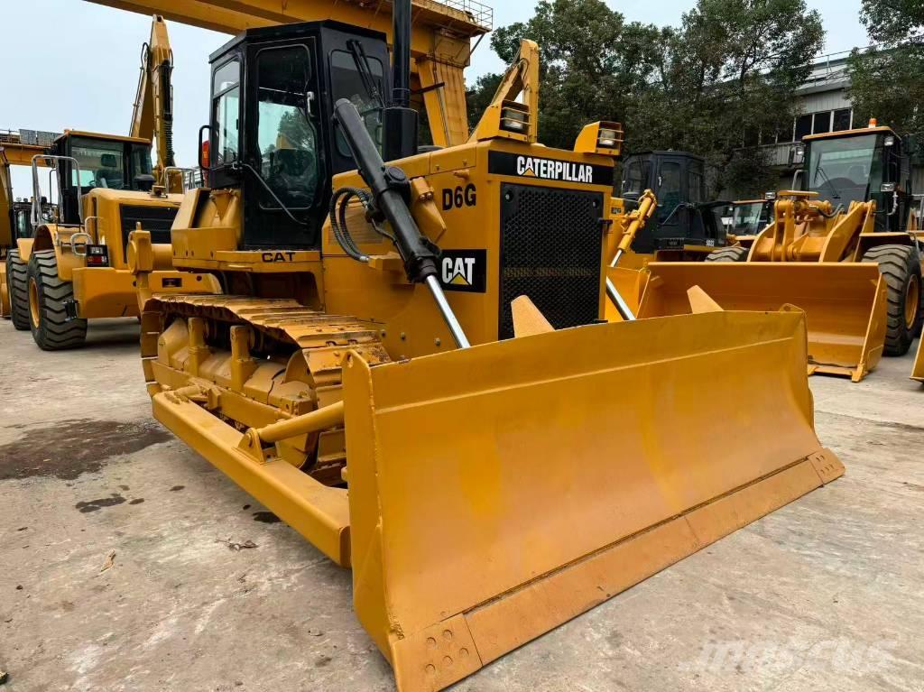 CAT D 6 G Buldožeri gusjeničari