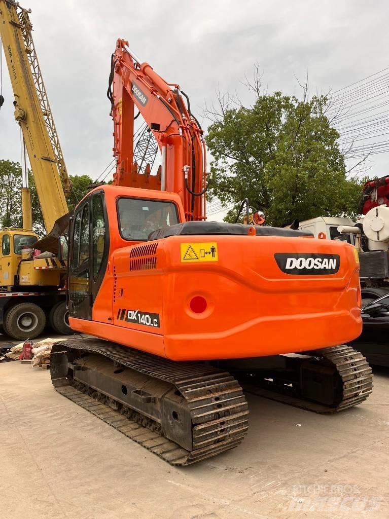 Doosan DX 140 LC Bageri gusjeničari