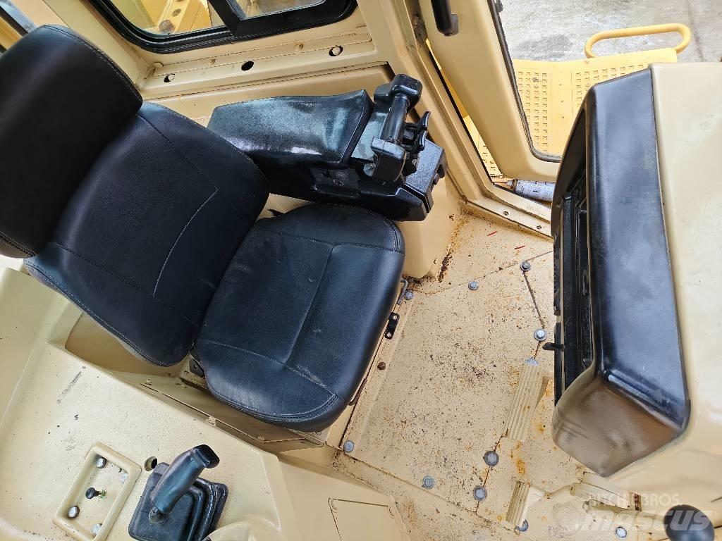 CAT D 7 R Buldožeri gusjeničari
