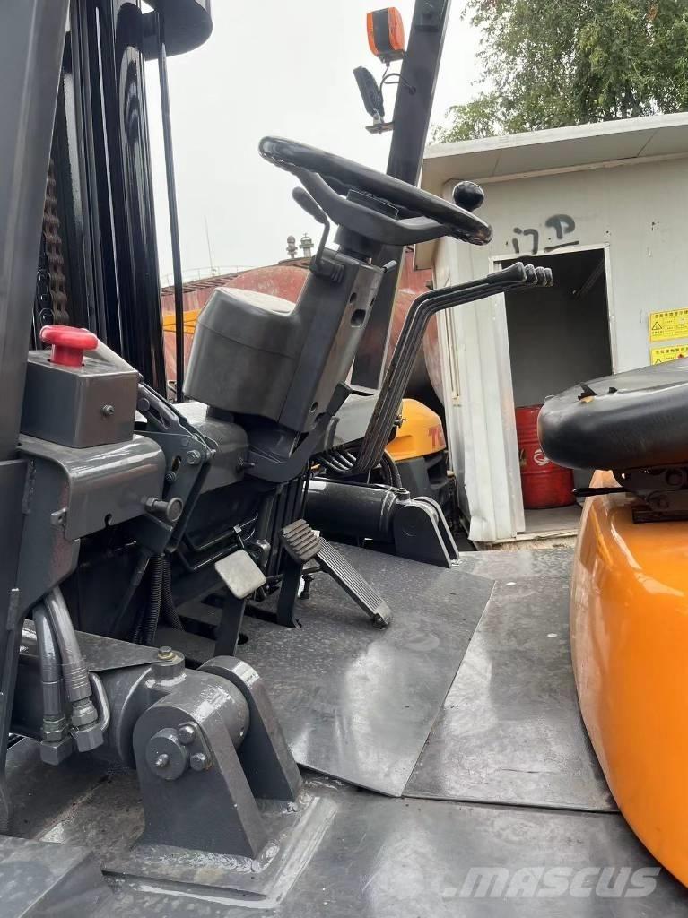 TCM FD 100 Dizelski viličari