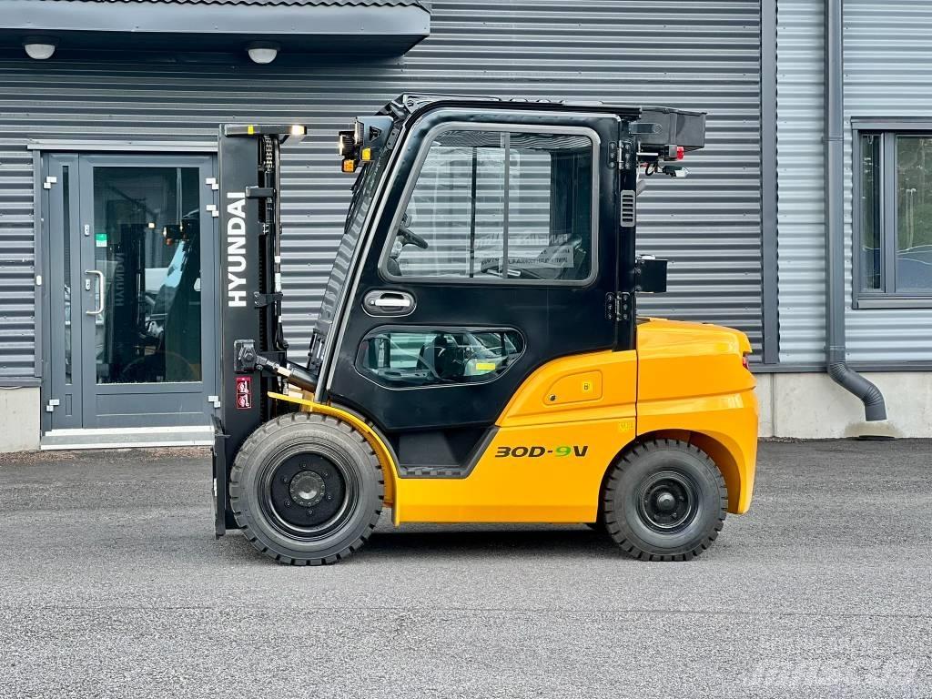 Hyundai 30D-9V Dizelski viličari