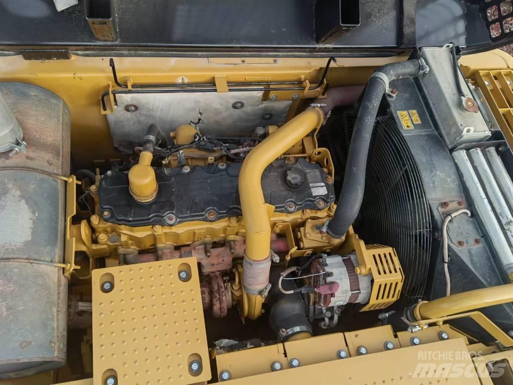 CAT 325 D2 Bageri gusjeničari