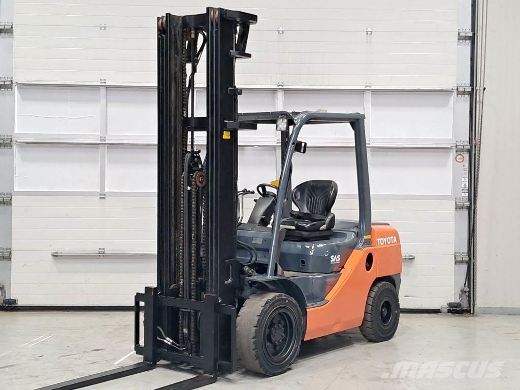 Toyota 02-8FDF30 Dizelski viličari