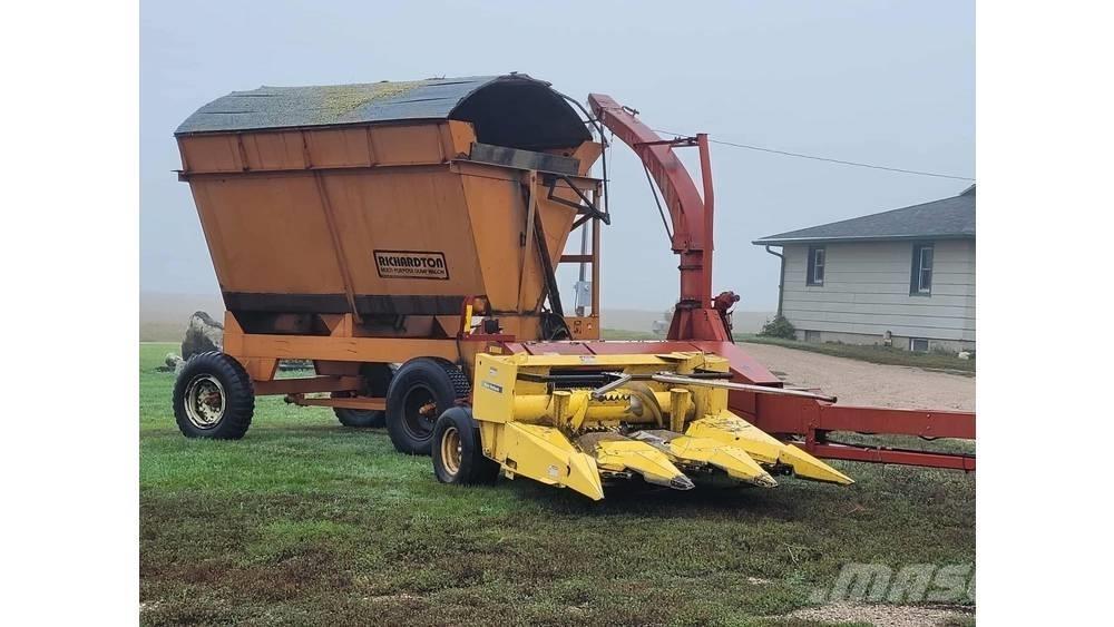 New Holland FP230 Kombajni za stočnu hranu