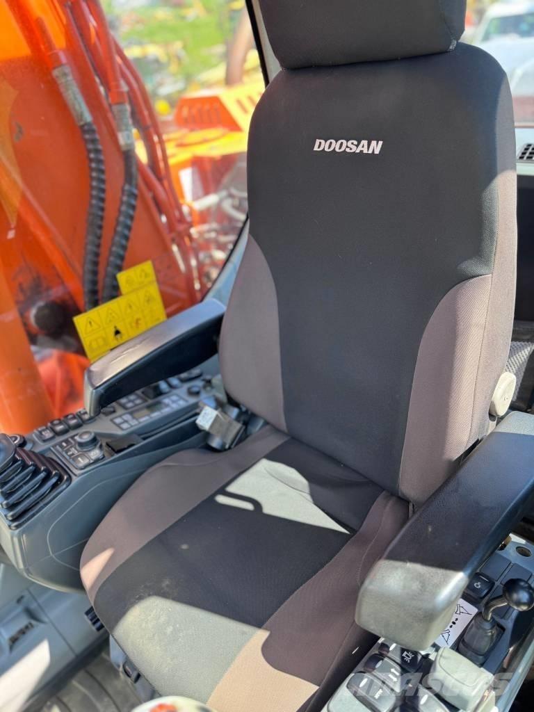 Doosan DX 140 W Bageri na kotačima