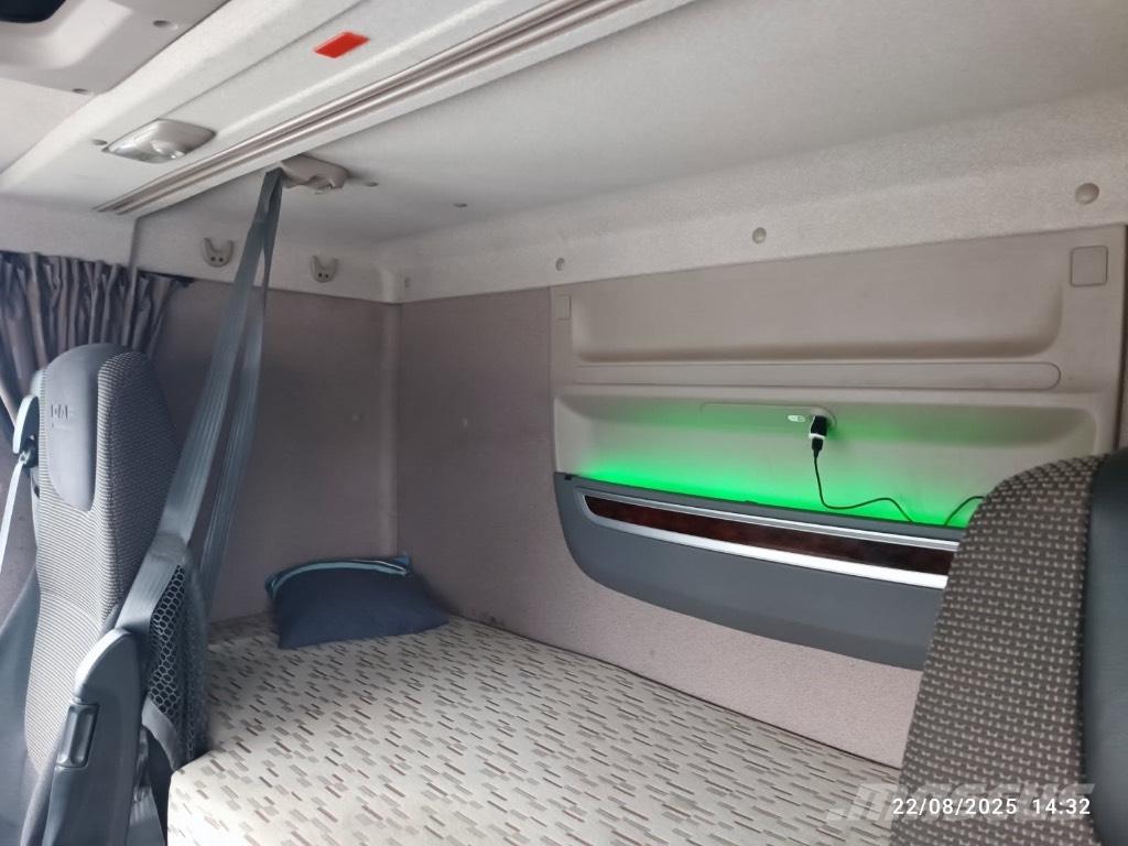 DAF XF 510 Rol kiper kamioni s kukama za dizanje