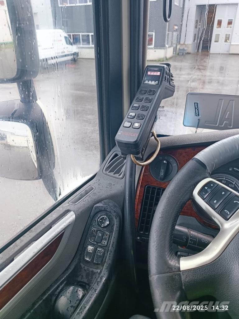DAF XF 510 Rol kiper kamioni s kukama za dizanje